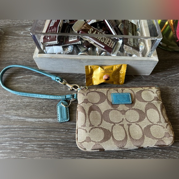 Coach Wristlet - Picture 11 of 12